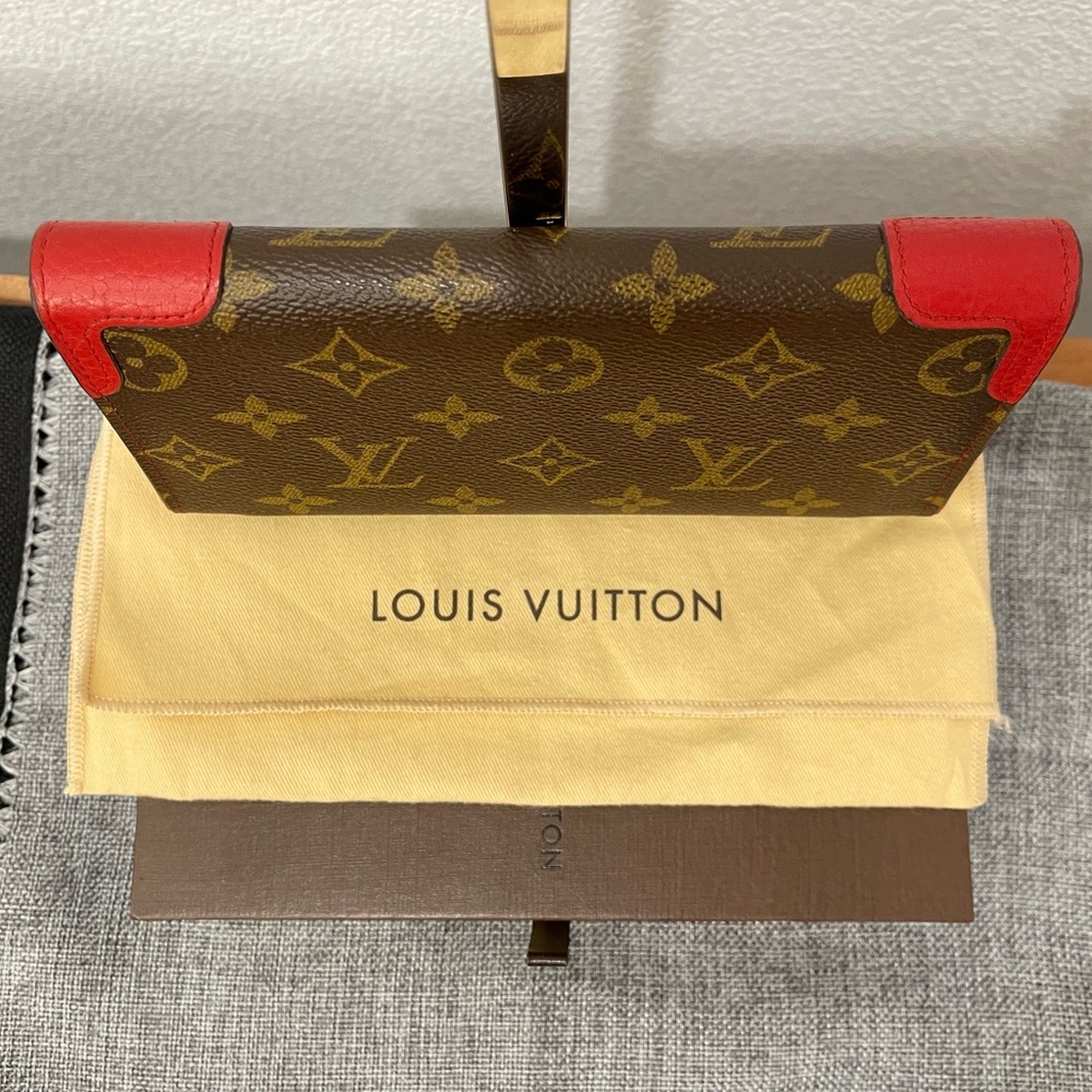 01. LOUIS VUITTON Sarah Retiro Monogram Canvas Wallet Brown/Cerise - Picture 11 of 16